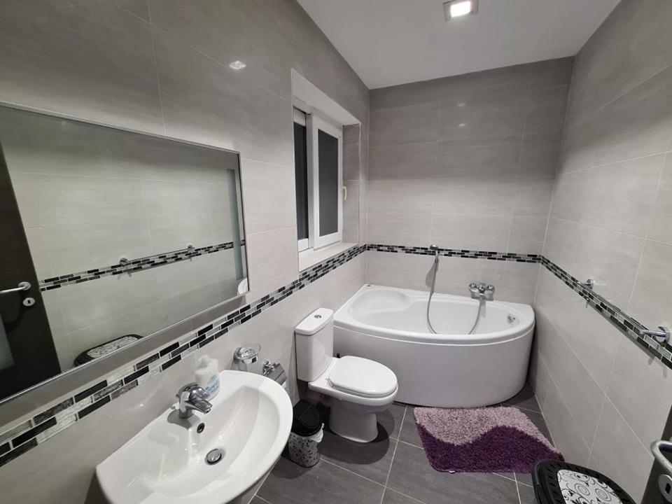 St Julians Central 2 Bedroom Apartment Сент Джулианс Экстерьер фото